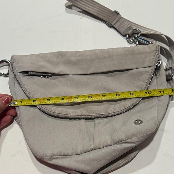 Lululemon Athletica Light Gray Crossbody Bag - Picture 4 of 4